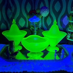 Elegant Green and Gold Glass Accent Set